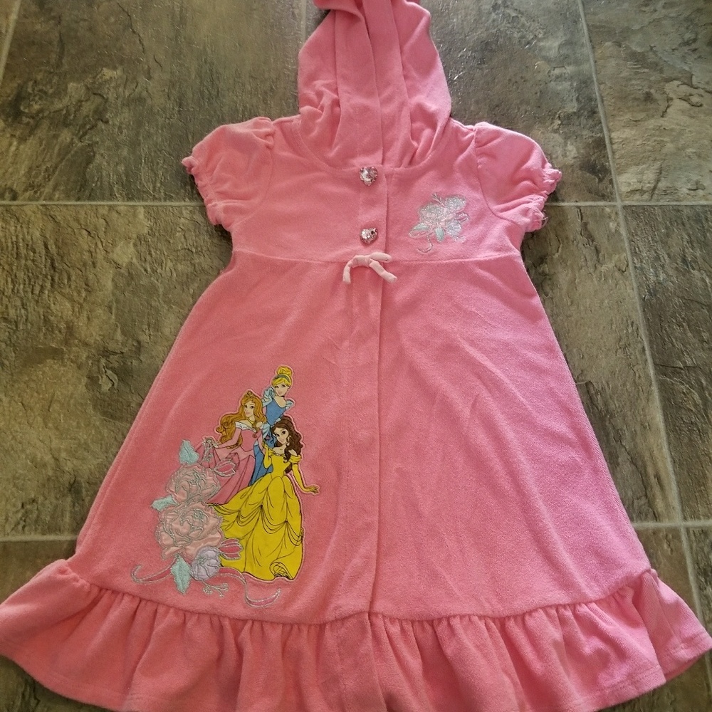 Disney, girl bathrobe size 5/6